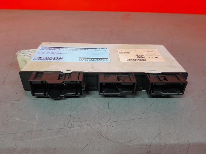 Central door locking module from a BMW 5 serie (F10) 530d 24V Blue Performance 2012