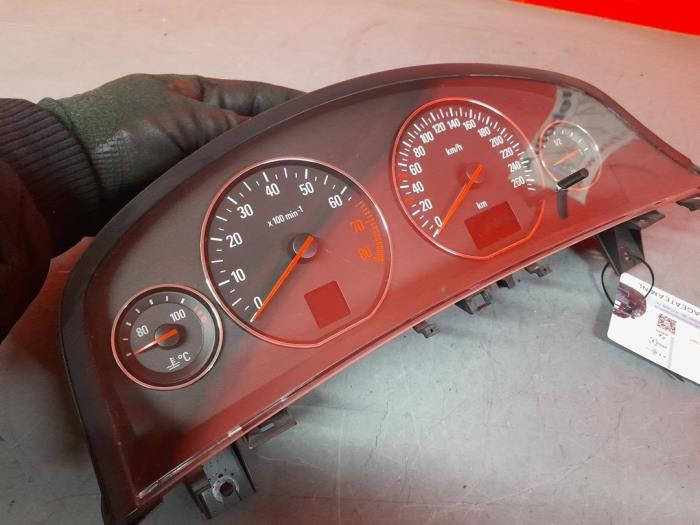 Instrument panel Opel Signum 2.2 DGI 16V 13136725HN VDO