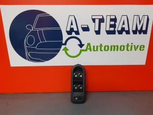 Used Electric window switch Renault Clio III (BR/CR) 1.6 16V Price € 19,99 Margin scheme offered by A-Team Automotive