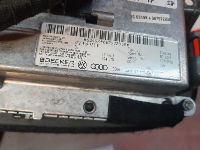 Wyswietlacz wewnetrzny z Audi S6 Avant (C5) 5.2 V10 40V 2006