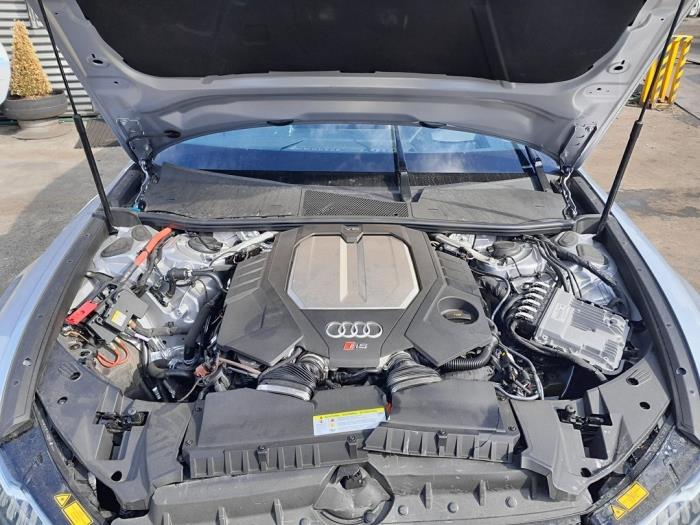 Master cylinder from a Audi RS 6 Avant (C8) 4.0 V8 TFSI Mild Hybrid 32V 2019