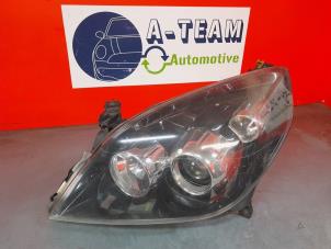 Used Headlight, left Opel Vectra C GTS 2.2 DIG 16V Price € 100,00 Margin scheme offered by A-Team Automotive Rotterdam