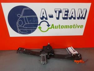 Używane Mechanizm szyby prawej przedniej wersja 4-drzwiowa Fiat Punto Evo (199) 1.3 JTD Multijet 85 16V Euro 5 Cena € 29,99 Procedura marży oferowane przez A-Team Automotive Rotterdam