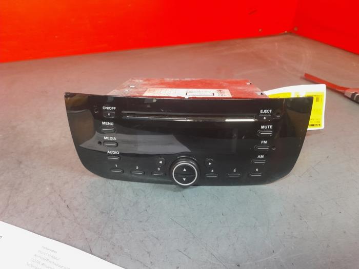 Radio CD player from a Fiat Punto Evo (199) 1.3 JTD Multijet 85 16V Euro 5 2011