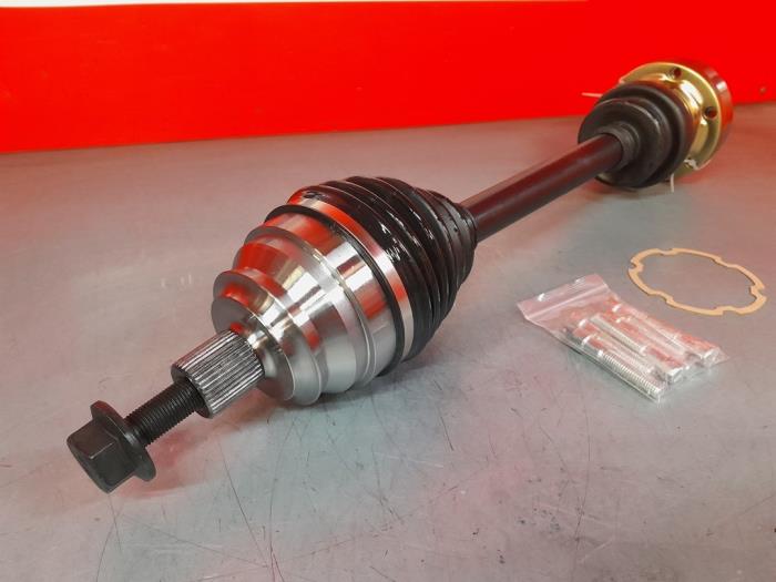Front drive shaft, left from a Audi A4 (B6) 2.5 TDI 155 24V 2002