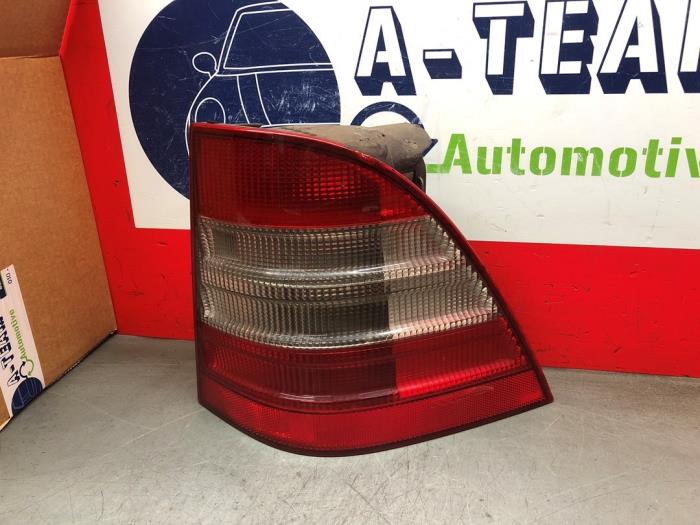 Taillight, right from a Mercedes-Benz ML I (163) 430 4.3 V8 24V Autom. 1999