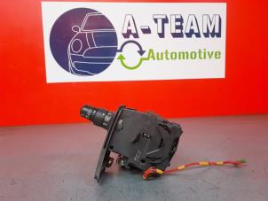 Used Light switch Renault Clio III (BR/CR) 1.4 16V Price € 49,99 Margin scheme offered by A-Team Automotive Rotterdam