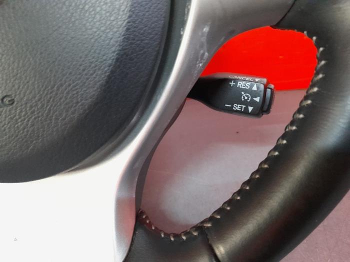 Cruise control switch from a Lexus CT 200h 1.8 16V 2012