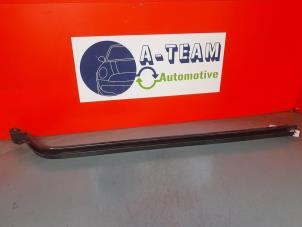 Usagé Rail porte coulissante droite Fiat Scudo (270) 1.6 D Multijet DPF Prix € 45,00 Règlement à la marge proposé par A-Team Automotive Rotterdam