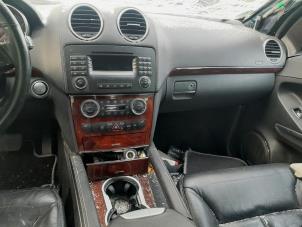 Gebrauchte Radio CD Spieler Mercedes GL (X164) 4.7 GL 450 V8 32V Preis auf Anfrage angeboten von A-Team Automotive Rotterdam