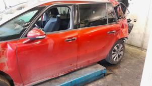 Used Rear door window 4-door, left Citroen C4 Grand Picasso (3A) 1.2 12V PureTech 130 Price on request offered by A-Team Automotive Rotterdam