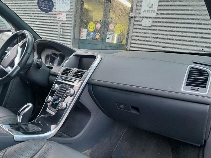 Begagnade Handskfack Volvo XC60 I (DZ) 2.0 D4 16V Pris på förfrågan erbjuds av A-Team Automotive
