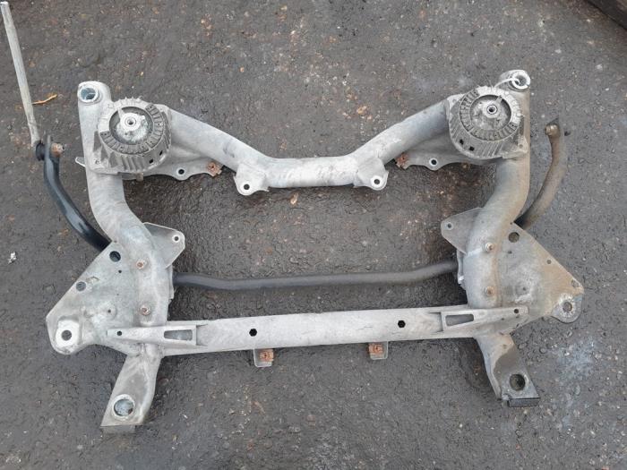 Subframe from a Mercedes-Benz C (C204) 1.6 C-180 16V BlueEfficiency 2012