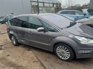 Used Door window 4-door, front right Ford S-Max (GBW) 2.0 Ecoboost 16V Price on request offered by A-Team Automotive