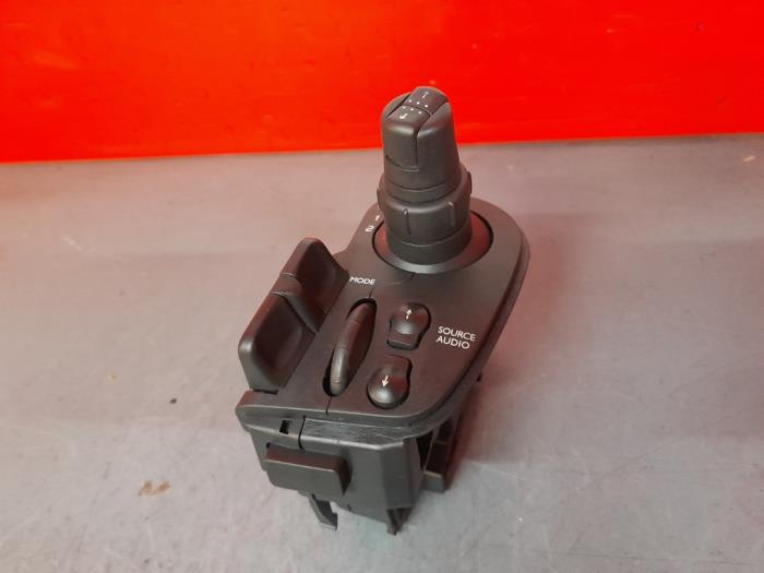 Wiper switch from a Renault Clio III (BR/CR) 1.6 16V 2007