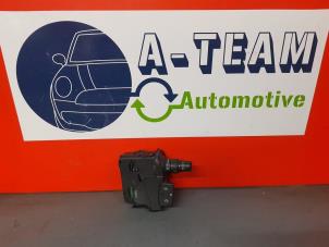 Used Wiper switch Renault Clio III (BR/CR) 1.6 16V Price € 29,99 Margin scheme offered by A-Team Automotive Rotterdam