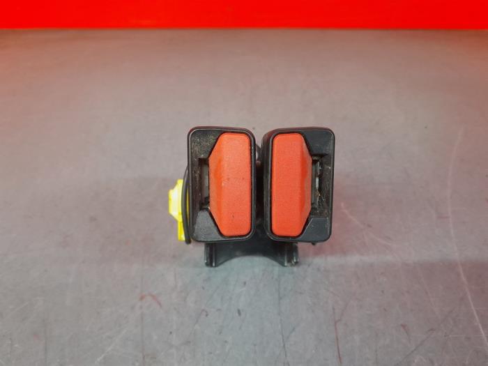 Insertion ceinture de sécurité arrière centre d'un Volvo V60 I (FW/GW) 2.0 D4 16V 2018