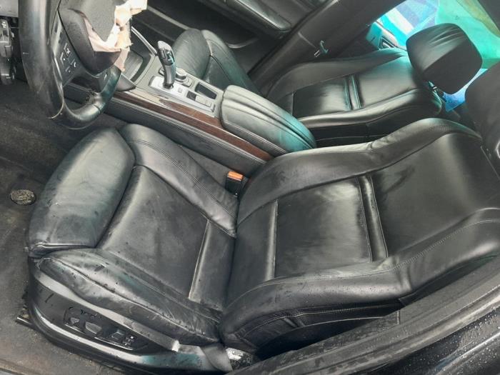 Cinturón de seguridad izquierda delante de un BMW X6 (E71/72) M50d 3.0 24V 2012