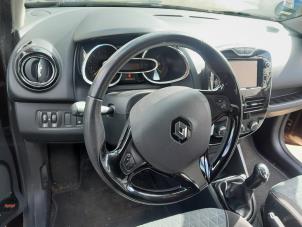 Used Instrument panel Renault Clio IV (5R) 1.5 Energy dCi 90 FAP Price on request offered by A-Team Automotive Rotterdam