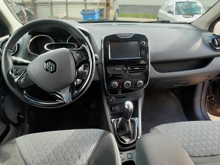 Cinturón de seguridad derecha delante de un Renault Clio IV (5R) 1.5 Energy dCi 90 FAP 2014