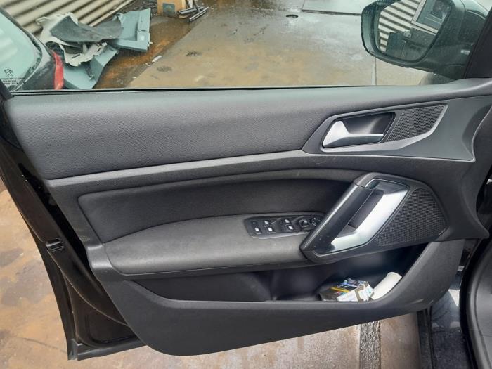 Front door trim 4-door, right from a Peugeot 308 SW (L4/L9/LC/LJ/LR) 1.6 BlueHDi 120 2015