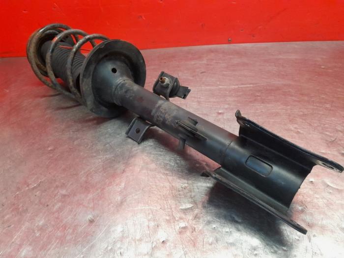 Rear shock absorber, right from a Alfa Romeo 156 (932) 1.8 Twin Spark 16V 2004