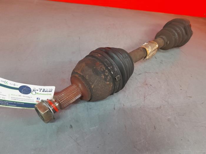 Front drive shaft, left from a Lancia Phedra 2.0 JTD 16V 2005
