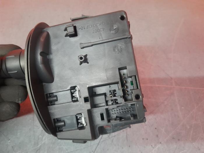 Wiper switch from a Renault Clio III (BR/CR) 1.4 16V 2006
