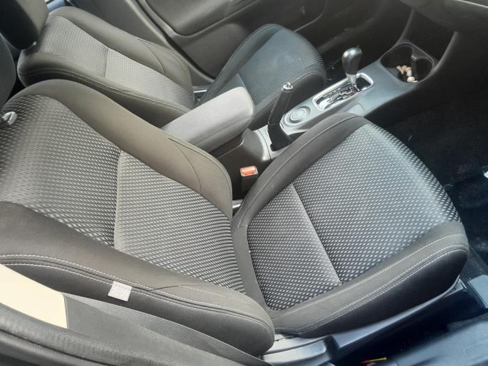 Seat, right from a Mitsubishi Outlander (GF/GG) 2.0 16V 4x2 2015