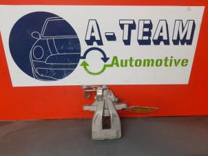 Used Rear brake calliper, right Citroen C4 Coupé (LA) 2.0 16V Price on request offered by A-Team Automotive Rotterdam