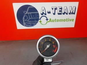 Usagé Tachomètre Renault Twingo II (CN) 1.2 16V Prix € 20,00 Règlement à la marge proposé par A-Team Automotive Rotterdam