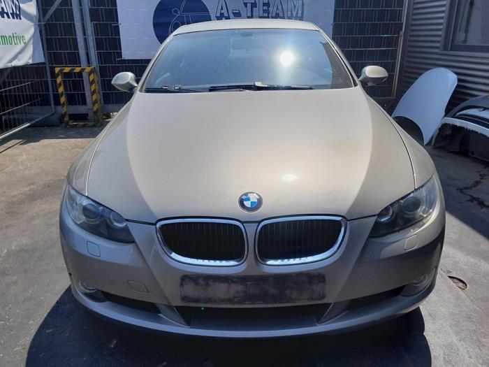 Front bumper from a BMW 3 serie (E92) 320i 16V 2008