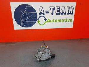 Used Vacuum pump (petrol) Renault Captur (2R) 1.3 TCE 130 16V Price € 39,99 Margin scheme offered by A-Team Automotive Rotterdam