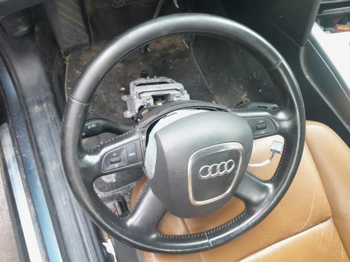 Steering wheel from a Audi A6 (C6) 2.0 T FSI 16V 2007