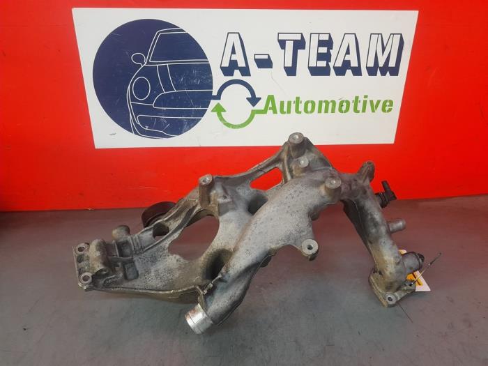 Usagé Support dynamo bas Mercedes GLA (156.9) 2.2 220 CDI 16V Prix € 49,99 Règlement à la marge proposé par A-Team Automotive