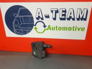 Used Wiper switch Renault Clio III (BR/CR) 1.2 16V 75 Price € 24,99 Margin scheme offered by A-Team Automotive Rotterdam