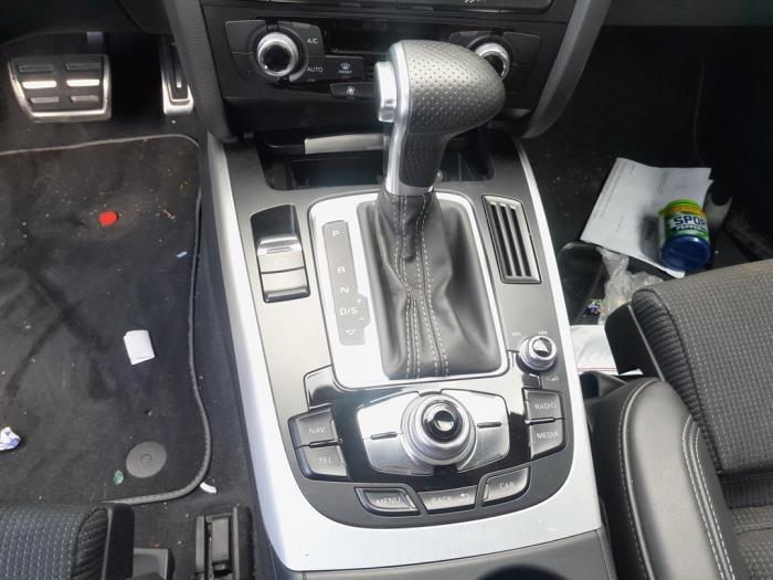 Navigation control panel from a Audi A5 (8T3) 1.8 TFSI 16V 2016
