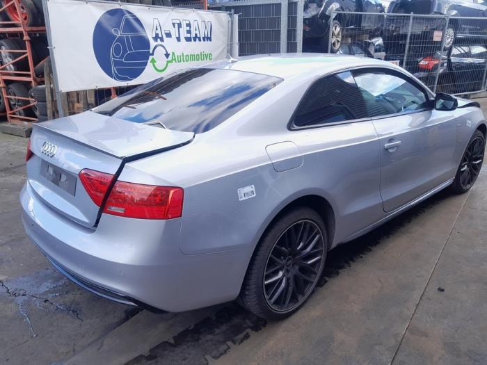 Side skirt, right from a Audi A5 (8T3) 1.8 TFSI 16V 2016
