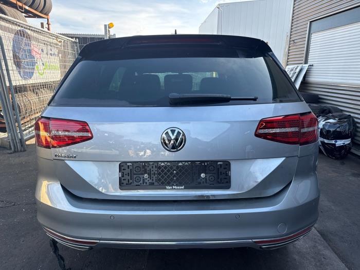 Portón trasero de un Volkswagen Passat Variant (3G5) 1.4 TSI 16V 2018