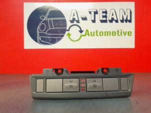 Usados Interruptor de calefactor de parabrisas Ford Focus 2 1.6 16V Precio de solicitud ofrecido por A-Team Automotive Rotterdam