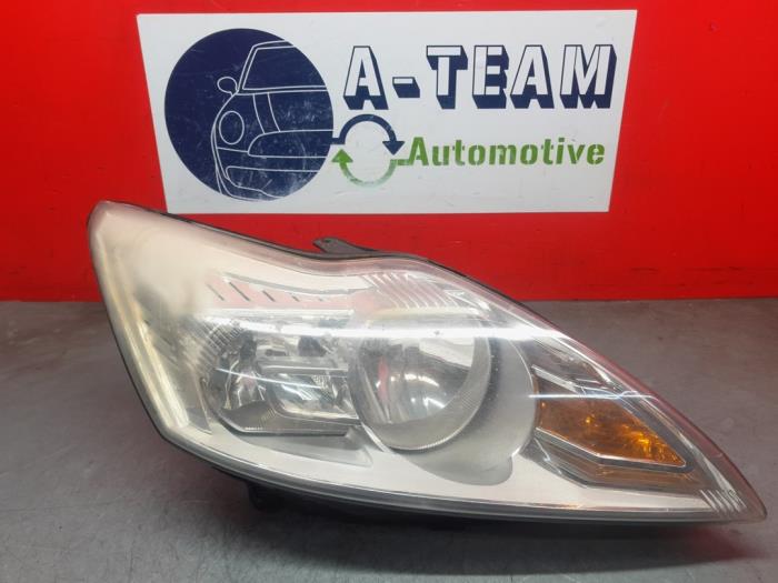 Używane Reflektor prawy Ford Focus 2 1.6 TDCi 16V 110 Cena € 69,99 Procedura marży oferowane przez A-Team Automotive