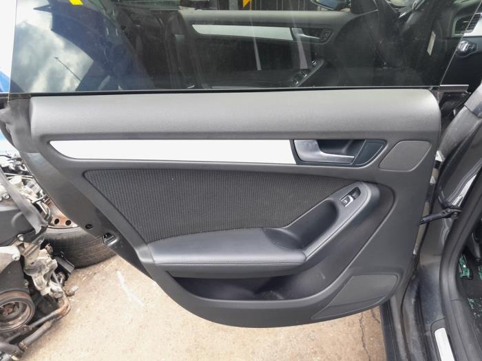 Tapizado de puerta de 4 puertas izquierda detrás de un Audi A5 Sportback (8TA) 2.0 TDI 16V 2014