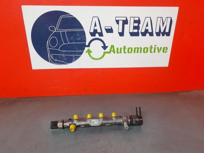 Fuel injector nozzle from a Volkswagen Golf VII (AUA) 1.6 TDI BlueMotion 16V 2013