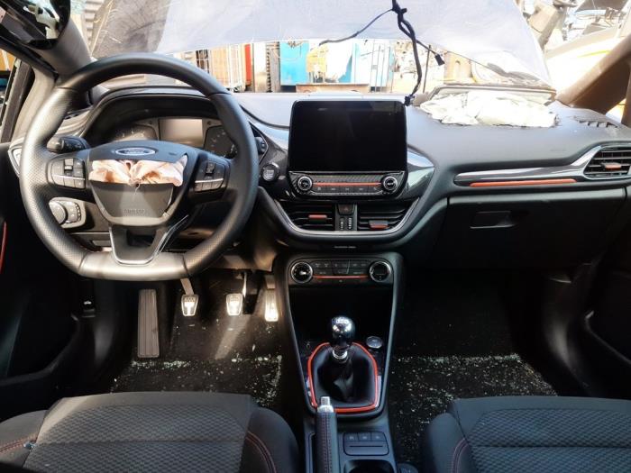 Eclairage intérieur avant d'un Ford Fiesta 7 1.0 EcoBoost 12V 125 2019