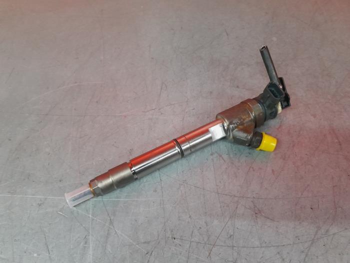 Injector (diesel) from a Kia Sportage (QL) 2.0 CRDi 185 16V VGT 4x4 2018
