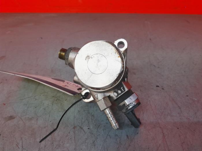 High pressure pump from a Volkswagen Golf VII (AUA) 1.4 GTE 16V 2015