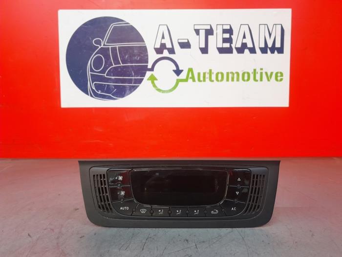 Panel de control de calefacción de un Seat Ibiza ST (6J8) 1.2 TDI Ecomotive 2012