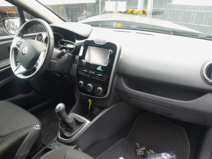 Navigation System van een Renault Clio IV (5R) 0.9 Energy TCE 90 12V 2015