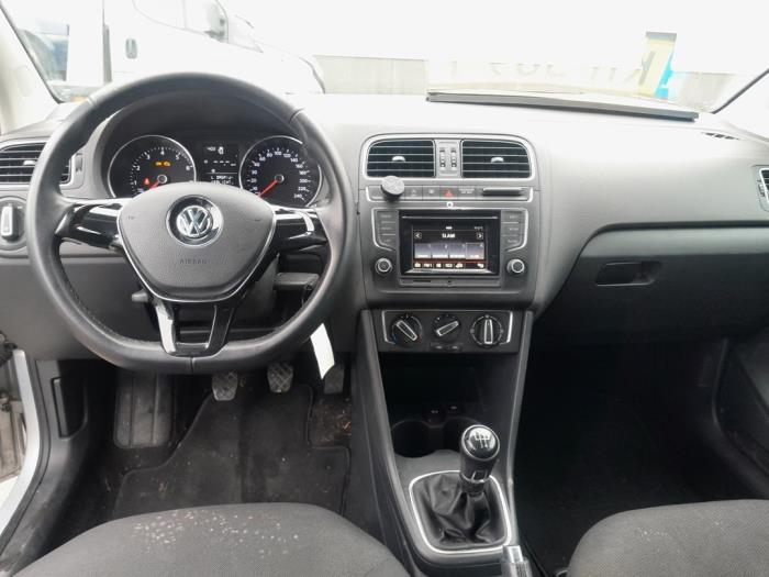Panneau de commandes chauffage d'un Volkswagen Polo V (6R) 1.2 TSI 16V BlueMotion Technology 2015