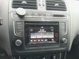 Gebrauchte Radio CD Spieler Volkswagen Polo V (6R) 1.2 TSI 16V BlueMotion Technology Preis auf Anfrage angeboten von A-Team Automotive Rotterdam